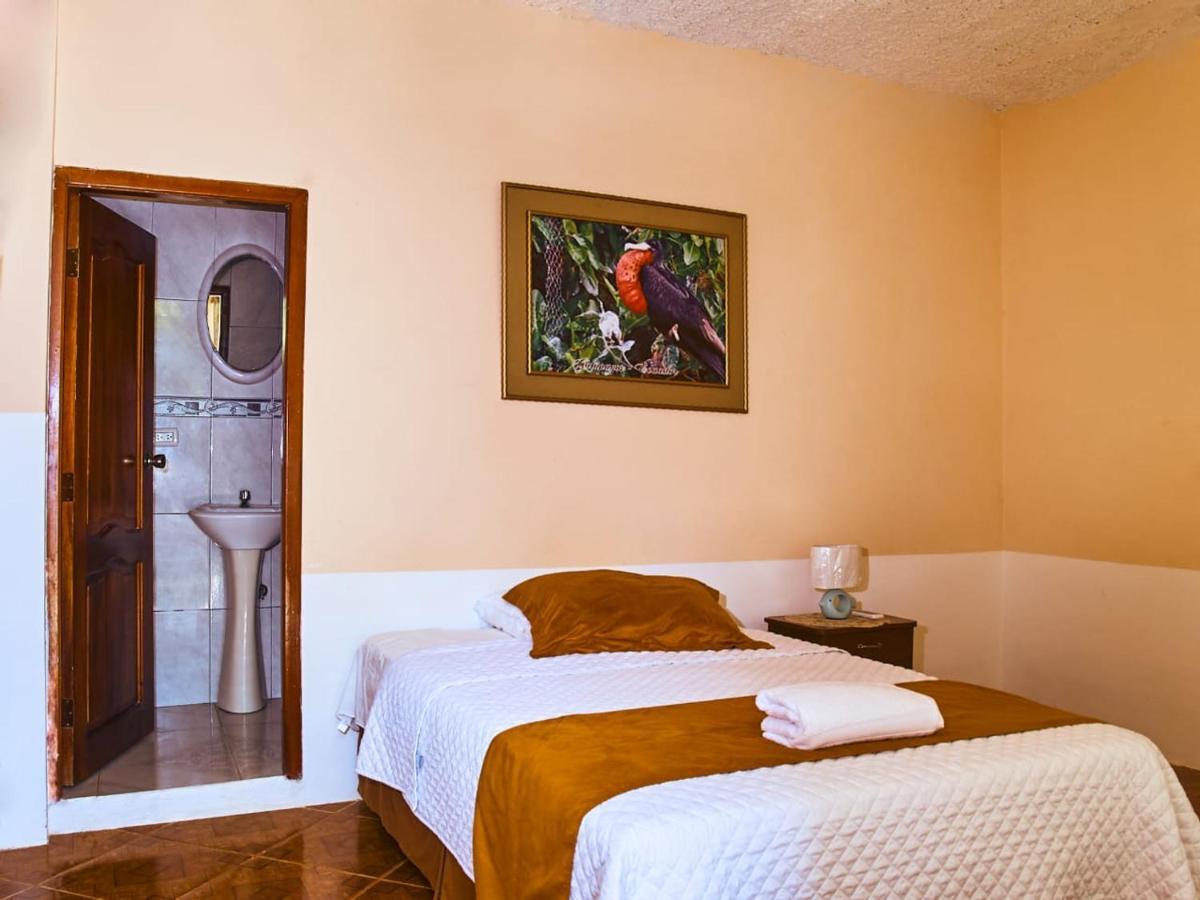 Hostal Muro De Las Lagrimas Puerto Villamil Exterior foto