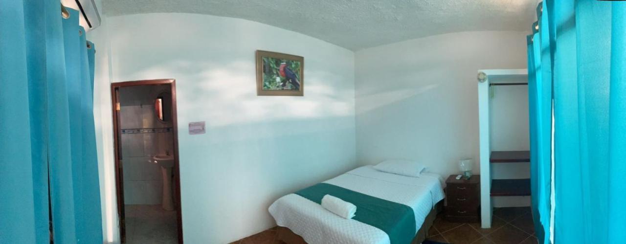 Hostal Muro De Las Lagrimas Puerto Villamil Exterior foto