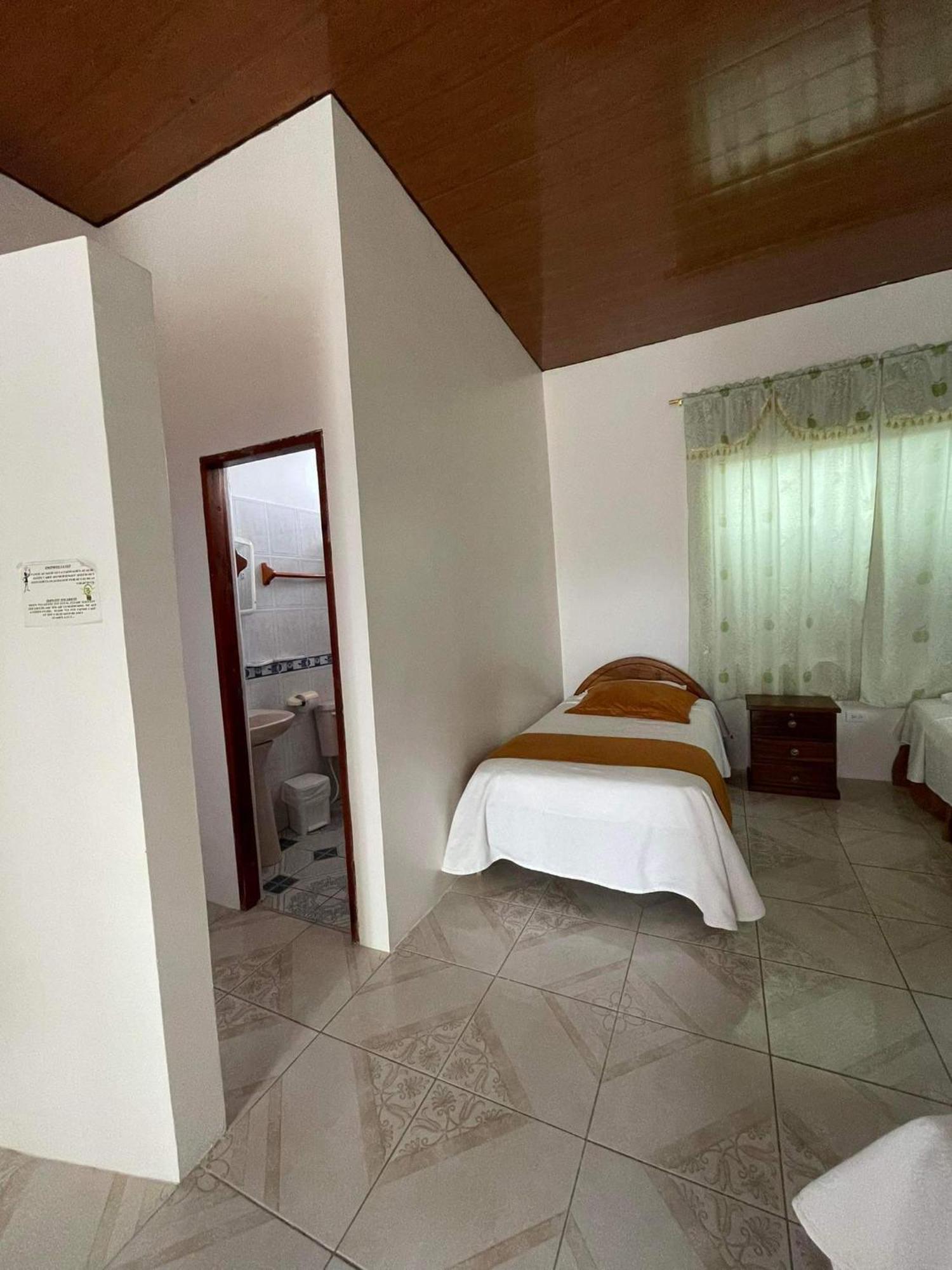 Hostal Muro De Las Lagrimas Puerto Villamil Exterior foto