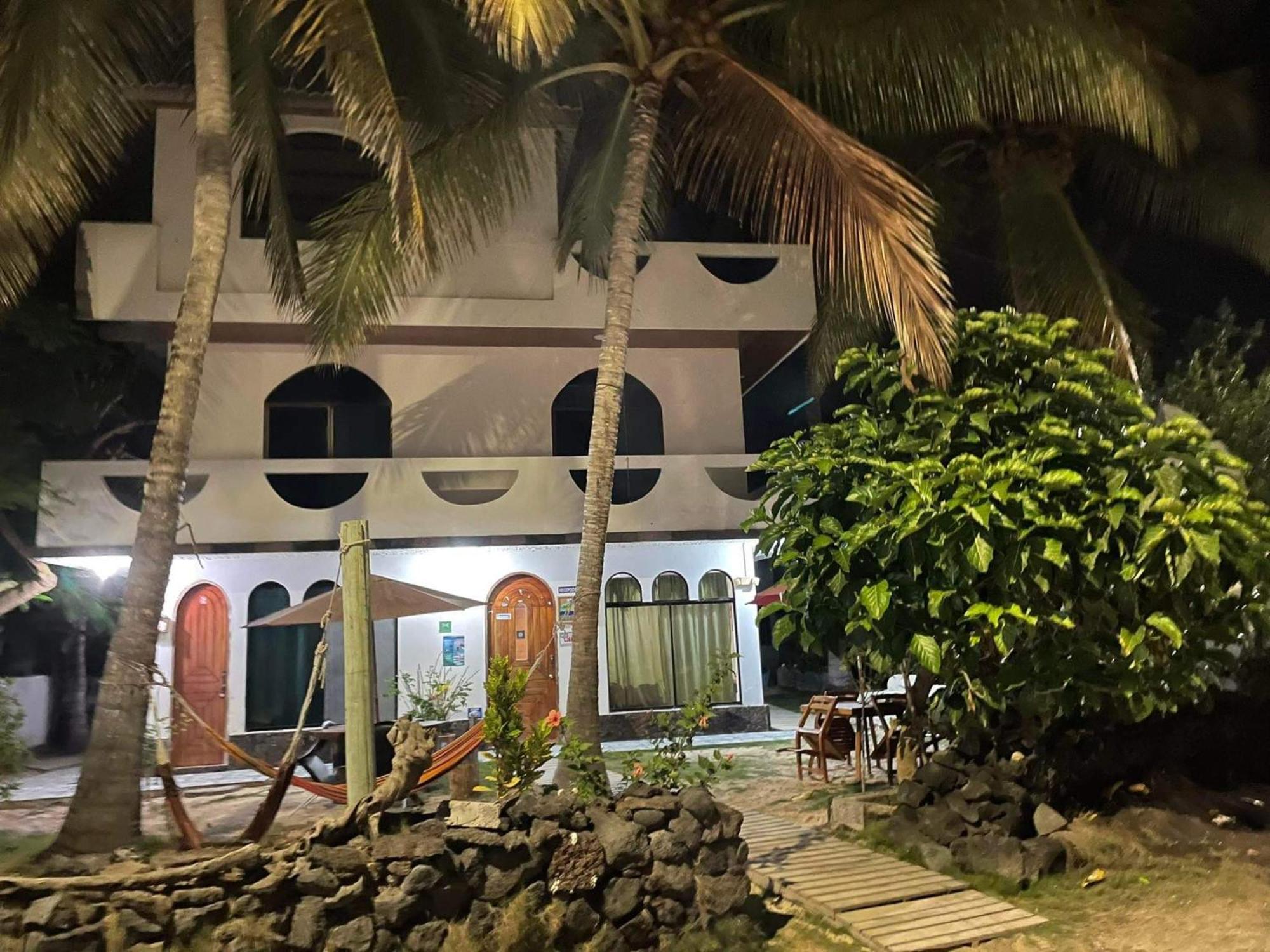 Hostal Muro De Las Lagrimas Puerto Villamil Exterior foto